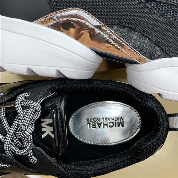 MICHAEL KORS OCTAVIA TRAINER TECH CANVAS BLACK - Picture 6 of 16